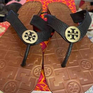 TORY BURCH THORA 8 Black Tumbled leather w/Box EUC